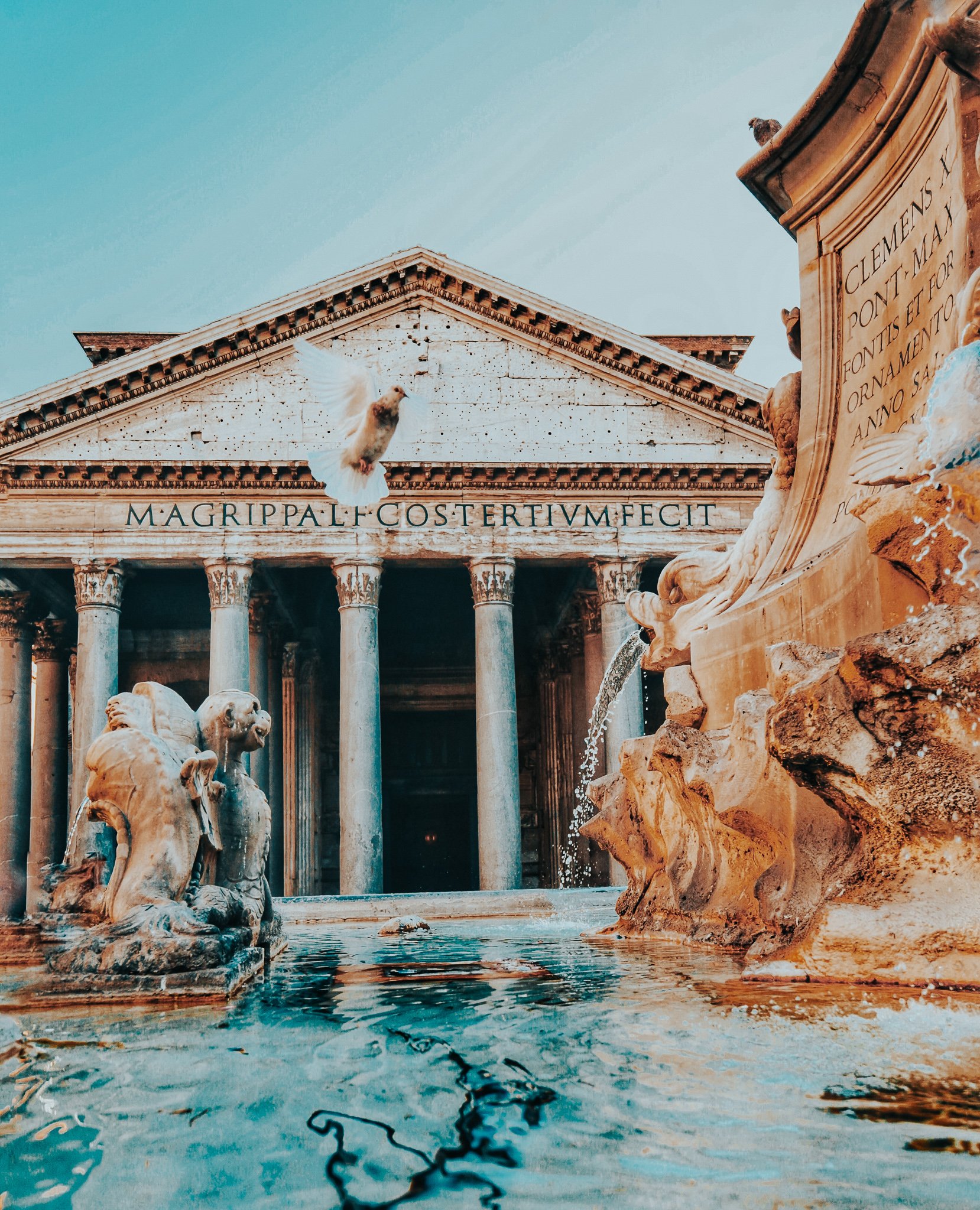 TrovaTrip fountains in front of the Pantheon in Rome