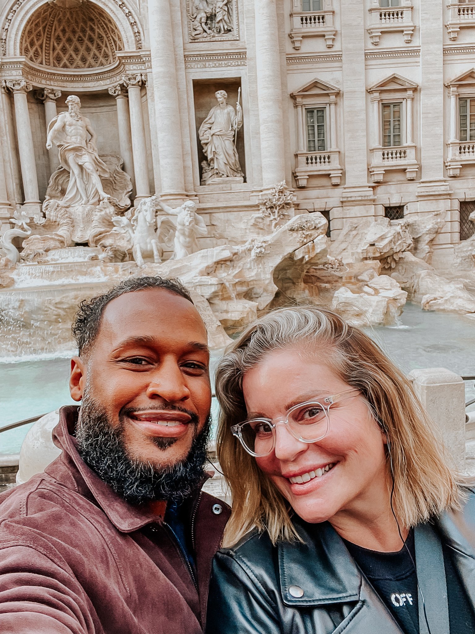 TrovaTrip couple smiling in front of a fountain in Italy