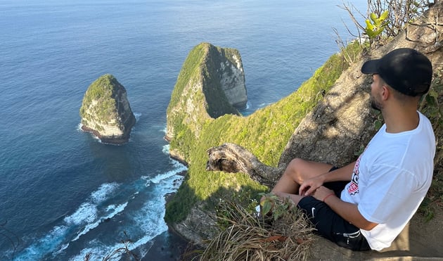 Trovatrip-man-hiking-bali-may-travel