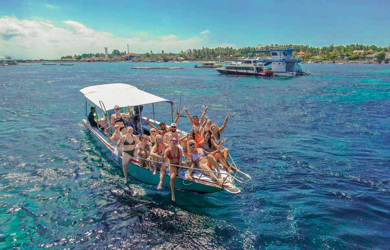 trovatrip-Travelers-Bali-with-Kels-Kiel-boat