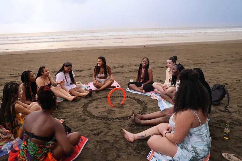 TrovaTrip group on the beach in Costa Rica with @veladyaorganica.