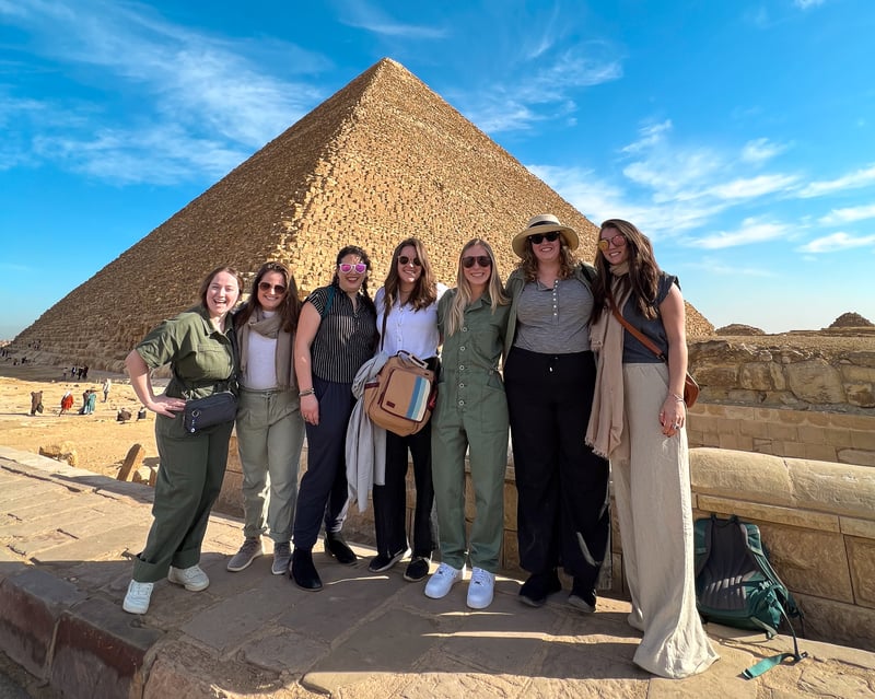 TrovaTrip group in Egypt near the pyramids.