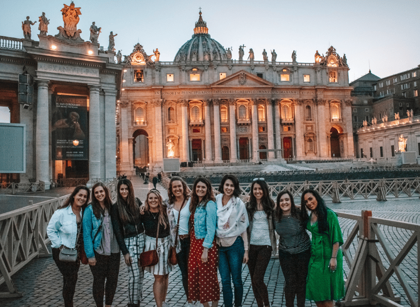 TrovaTrip Host Helene Sula @heleneinbetween in Rome, Italy with her Travelers.