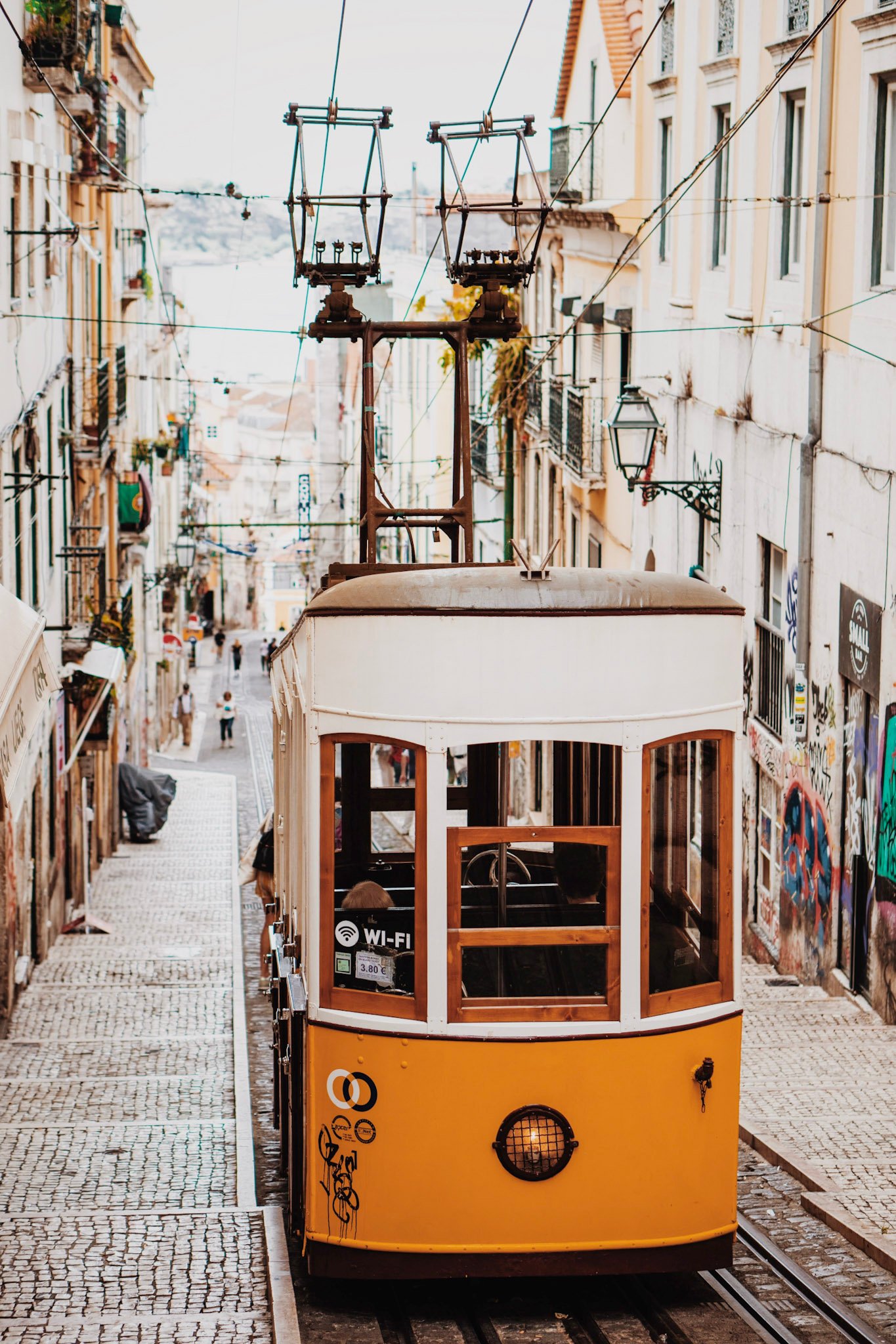 Yellow-Trolley-Lisbon
